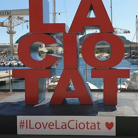 Le Jardin Suspendu -studio-terrasse-clim-wifi La Ciotat